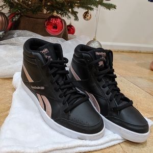 Like new black and pink high top reebok shoes